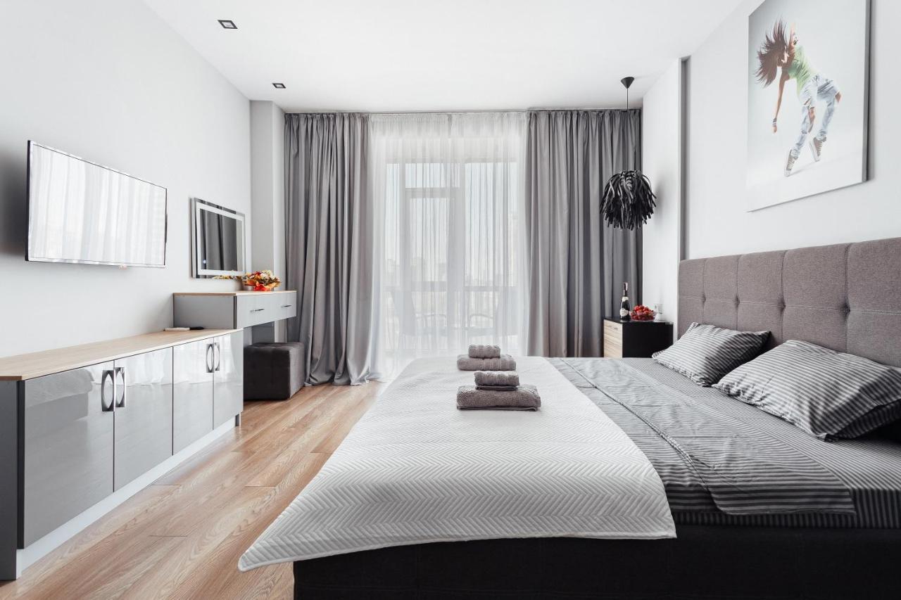 Grey Apartment Odesa Exterior photo