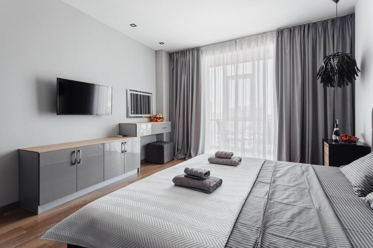 Grey Apartment Odesa Exterior photo
