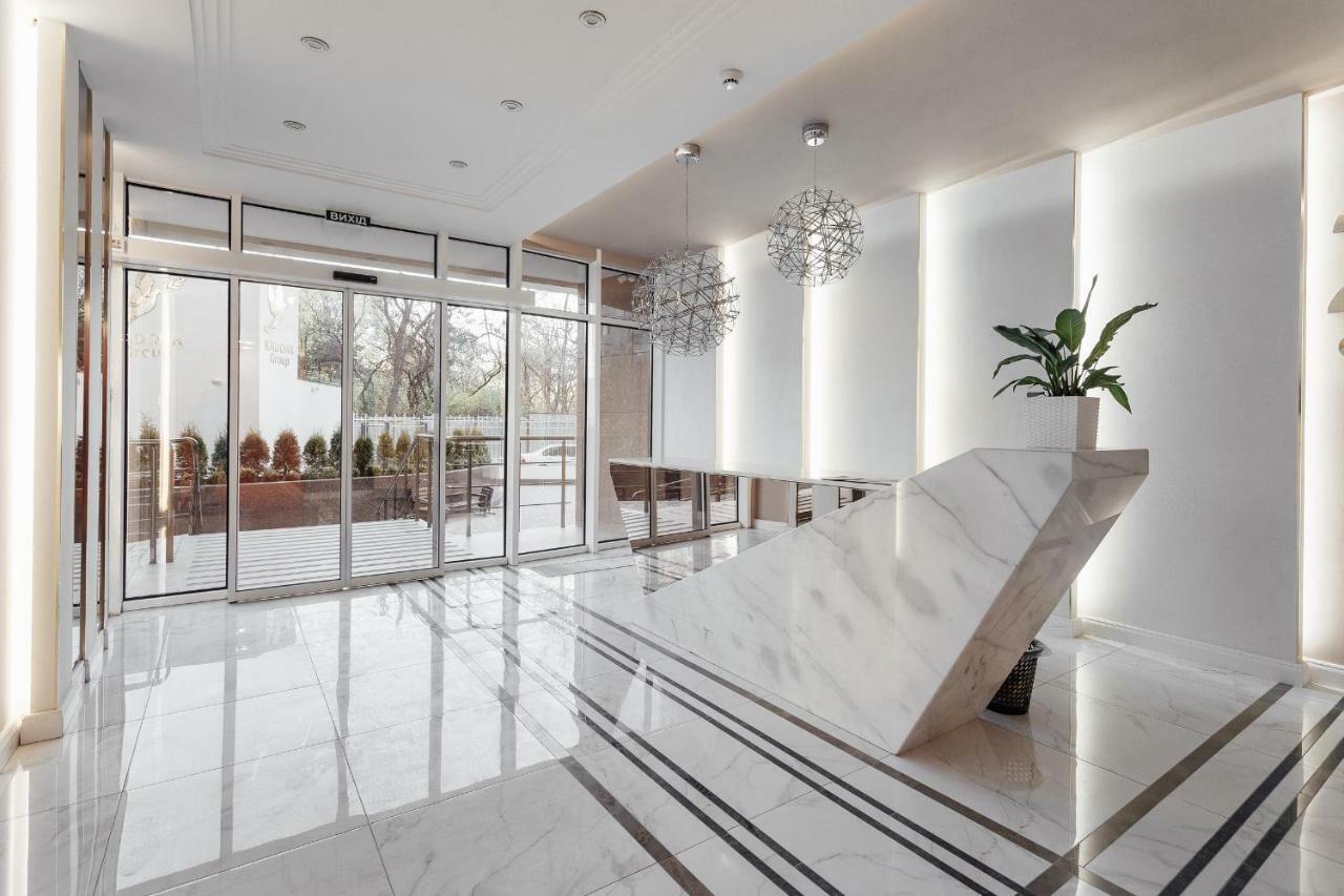 Grey Apartment Odesa Exterior photo